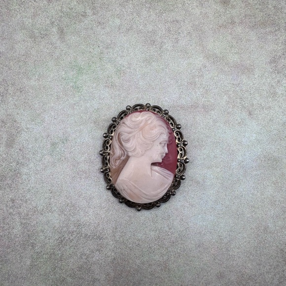 Accessories - Victorian Style Shell Cameo Brooch Pendant - Pink on Burgundy